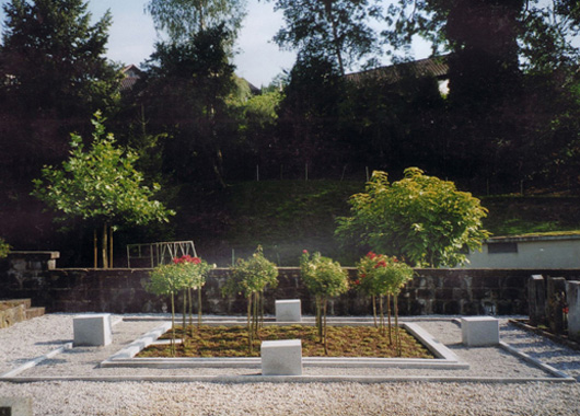 IM GARTEN EIN LIED… | Gemeinschaftsgrab Greppen